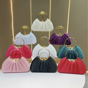 Pochette de soirée élégante en satin plissé avec poignée ronde en métal divers tons