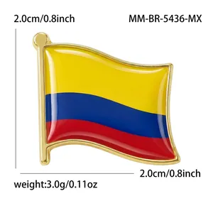 Broche émaillée créative drapeau Colombie avec bord doré et dimensions 2x2 cm