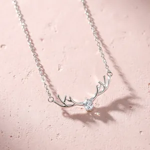 Elegante collana con ciondolo corna di alce in argento s925 con cristallo di zircone