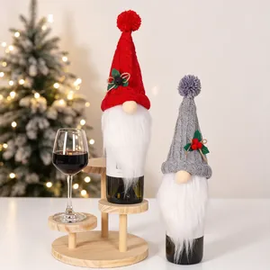 Couvertures de bouteille de vin gnomes de Noël rouge et gris avec chapeaux en tricot