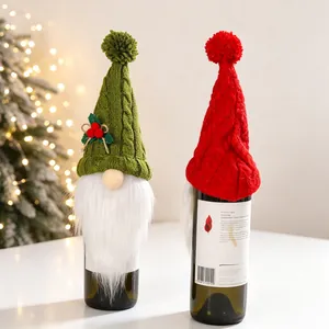 Housses de bouteille de vin gnome de Noël en tricot rouge et vert avec barbes en fourrure