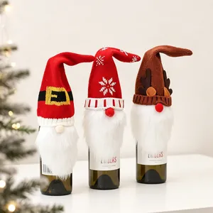 Set di 3 copribottiglie di vino natalizi con gnomi in maglia e decorazioni di renne