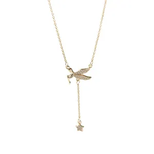 Collana con angelo in argento 925 con ali in zircone scintillante e ciondolo a stella