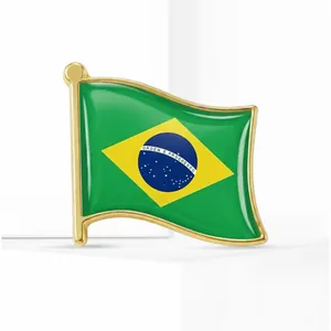 Broche drapeau du Brésil émaillé doré avec design ondulé et texte Ordem e Progresso