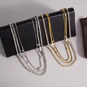 Collier triple rang en acier inoxydable or 18 carats avec pendentifs en zircon carrés