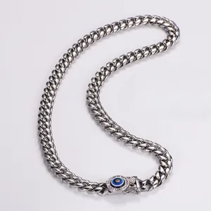 Collana cubana in acciaio inossidabile con ciondolo occhio blu e accenti di cristallo.