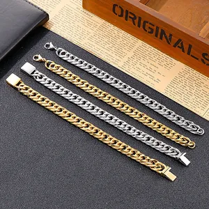 Gedetailleerde weergave van zware gouden en zilveren Cubaanse schakelarmbanden