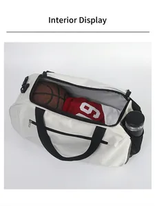 Grande borsa fitness beige con cinghie nere, mostra spazio interno per basket e vestiti