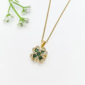 Collana quadrifoglio dorata con inserti in zircone verde e catena sottile