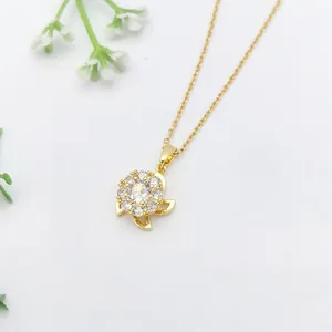 Collana in acciaio inossidabile dorato con ciondolo a grappolo di cristalli per donna