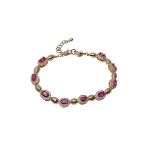 Elegante bracciale placcato oro con zirconi ovali rossi e design in stile palazzo