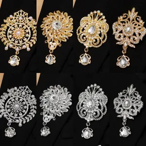 Spilla Vintage Palazzo Corona Goccia d'Acqua Per Uomo Donna Lega Strass Perla Artificiale Intarsiata Spilla da Giacca di Lusso