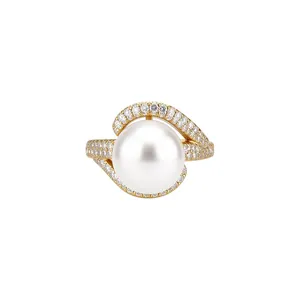 Elegant 18k gold plated ring with large pearl and sparkling cubic zirconia pavé stones