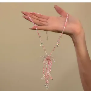Handgefertigte rosa Sommerblumen-Perlenkette mit zarten hängenden Quasten für Damen