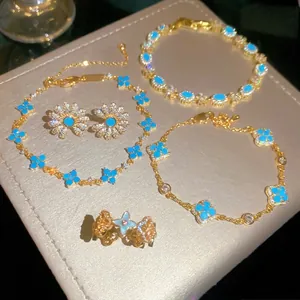 Collezione Bracciale Anello Orecchini in Rame Placcato Oro Vintage Con Fiori in Resina e Zirconia per Donna Gioielli da Festa di Lusso