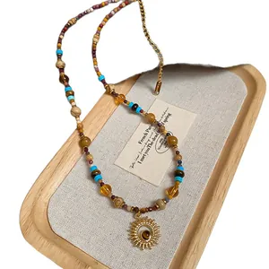 Elegante collana di perle in acciaio inossidabile con ciondolo a sole vintage toni terra