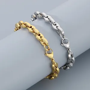 Vue détaillée de bracelets maillons grains de café en acier inoxydable or et argent exposés.