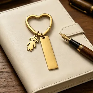 Porte-clés Cœur en Acier Inoxydable Avec Figurine Garçon Fille Pendentif DIY Gravable Poli Miroir Cadeau de Couple à la Mode