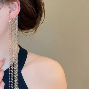 Elégante manchette d'oreille à pampilles multicouches argentées pour femmes sans perçage