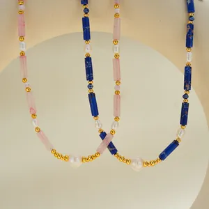Détail du collier de perles style bambou avec perles et accents dorés à l'or 18k.