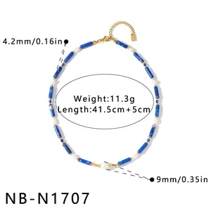 Vue détaillée du collier en perles de bambou bleu avec spécifications techniques.