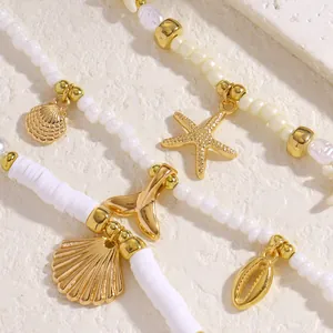 Dettaglio della collana a strati tema oceano con ciondoli a stella marina e conchiglia