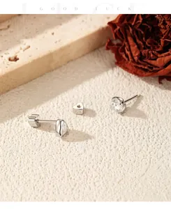Detailansicht der Moissanit S925 Sterlingsilber Ohrstecker mit Schraubverschluss