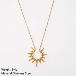 Collana con ciondolo a sole in acciaio inossidabile con finitura dorata per gioielli da donna