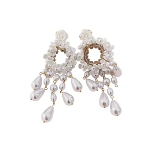 Eleganti orecchini retrò francesi con fiori e perle, perni in argento e cristalli