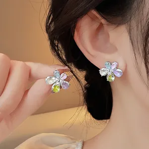 Orecchini a Bottone a Forma di Fiore in Strass Multicolore e Perle Artificiali per Donna Gioielli alla Moda