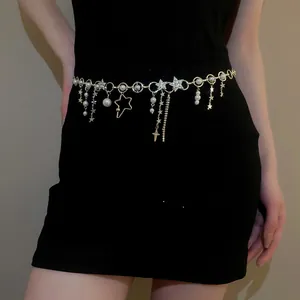 Eleganter silberner Taillenkettengürtel mit Sternen und Perlen für Damen-Accessoires.