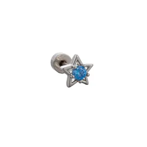 Clou d'oreille étoile en acier titane avec zircon bleu et fermoir à vis plat