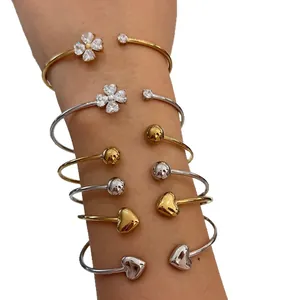 Ensemble de joncs ouverts minimalistes en acier inoxydable avec trèfle, cœur et billes