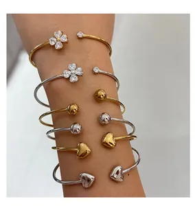 Bracelets joncs en acier inoxydable avec trèfle, cœur et perles en finitions dorées et argentées
