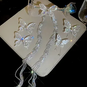 Funkelndes Strass-Schmuckset mit Schmetterlingen, Clips, Halskette und Quastenohrringen