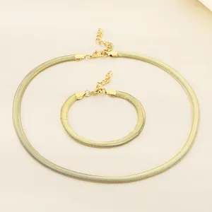 Ensemble de bijoux élégants collier et bracelet en maille serpent dorée pour femmes