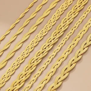 Elegantes cadenas de hueso de serpiente doradas trenzadas en capas de acero titanio