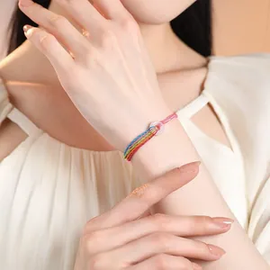 Braccialetto intrecciato a mano colorato con anello in calcedonio bianco per donna