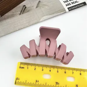 Pinza per capelli rosa cipria opaca da 8,5 cm per un elegante styling in stile francese