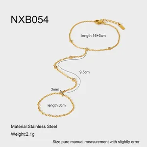 Bracelet esclave détaillé en acier inoxydable plaqué or 18K avec pierres de zircone cubique
