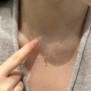 Collier vintage doré français avec doubles pendentifs en zircon vert en forme de goutte