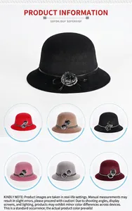 Détail du chapeau cloche en laine montrant les variantes rouge, rose, gris et bordeaux