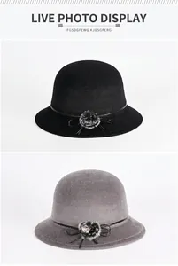 Détails des chapeaux cloche d'hiver en fausse fourrure avec nœud et pompon noir et gris