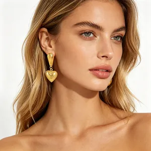 Boucles d'oreilles cœur en acier inoxydable doré au style français avec texture vintage