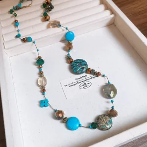 Bohemian Perlenkette mit blauen Türkis- und bronzefarbenen Glasperlen auf Edelstahl