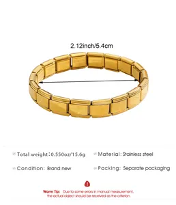Detail eines goldenen modularen Edelstahlarmbands mit 5,4 cm Innendurchmesser
