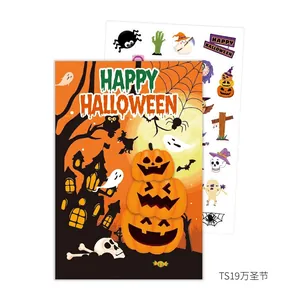 Détail du livre de coloriage et de la planche d'autocollants sur le thème d'Halloween