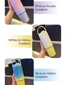 Détail de trois gobelets isothermes de 30oz avec dégradé, poignée et paille