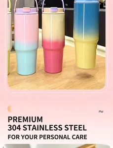 Détail de mugs en acier inoxydable 304 avec dégradé et couvercles à poignée portable