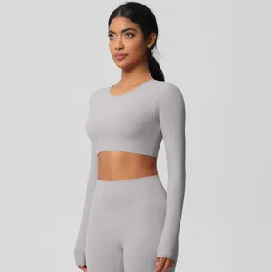 Detail of light gray yoga set featuring slim fit long sleeve crop top and high waist leggings